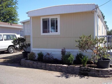 1732 Pine (#4) St NE unit 4, Silverton, OR 97381 - photo 3