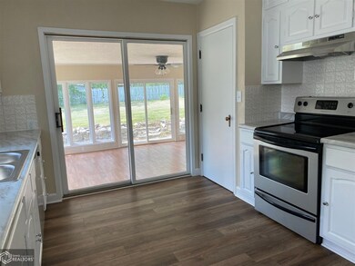 218 E Washington St, Osceola, IA 50213 - photo 4