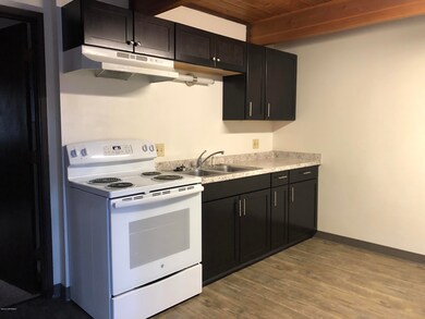 1 New kitchen cabinets & stove