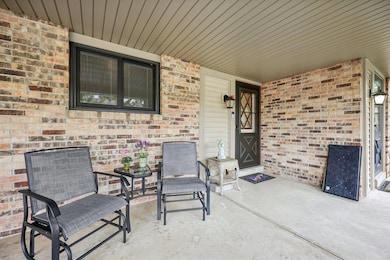 Entrance/ Covered Front Porch