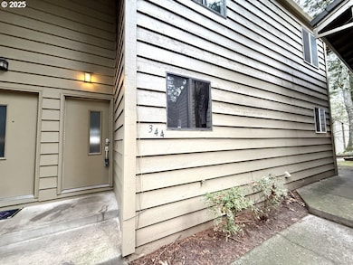 344 Cervantes Cir unit 2B, Lake Oswego, OR 97035 - photo 2