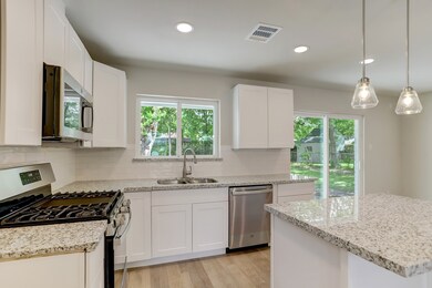 2002 Barnsley Ln, Houston, TX 77088 - photo 6