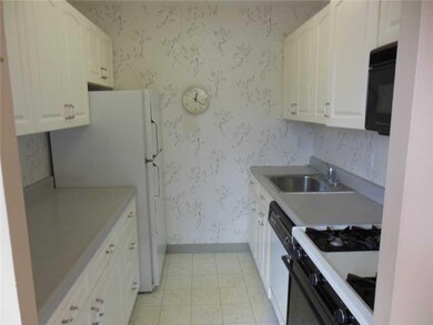 Kitchen. Appliances Included!