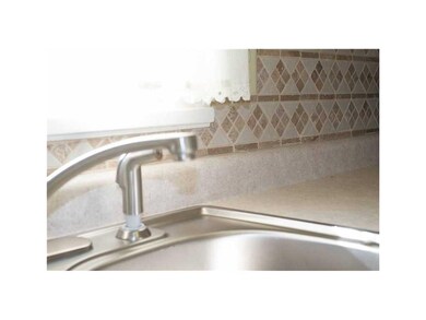 Kitchen. Custom Tiled Backsplash