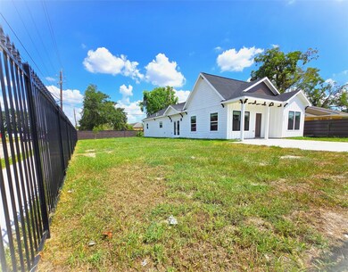 9322 Highlawn St, Houston, TX 77022 - photo 4