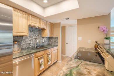 9031 N 14th St, Phoenix, AZ 85020 - photo 7