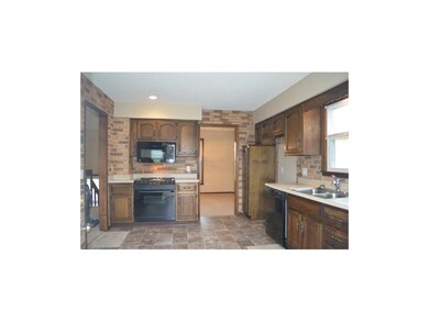 New Vinyl Floor, Bay Eating Area, Built-in Electri