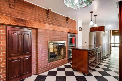 20x9 eat-in kitchen with see-through fireplace int
