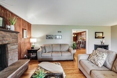 527 Briarhill Ln, Glenview, IL 60025 - photo 5