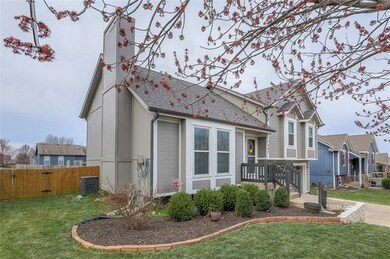 1607 Roberta Dr, Raymore, MO 64083 - photo 3