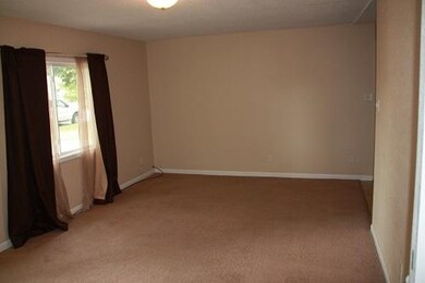 7203 N Pine St, Davenport, IA 52806 - photo 4