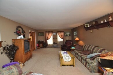 1542 Strauss Valley Dr, Lehighton, PA 18235 - photo 7