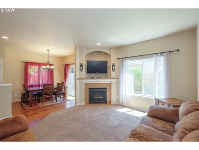 887 NW 2nd Ave, Canby, OR 97013 - photo 5