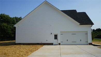 108 W Haven Dr, Statesville, NC 28625 - photo 4