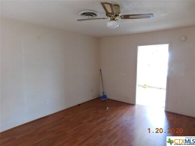 311 Ash St, Copperas Cove, TX 76522 - photo 4