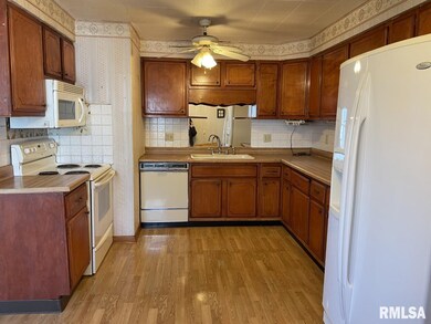 2502 W 67th St, Davenport, IA 52806 - photo 3