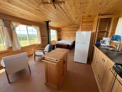 Kitchen/sitting area