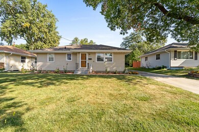 3021 Bel Aire Rd, Des Moines, IA 50310 - photo 2