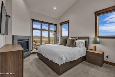 5-web-or-mls-3793-blackstone-dr-unit-3b