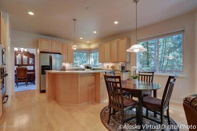 Kitchen w/Breakfast Bar