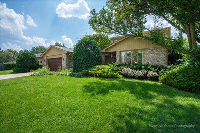 6710 Wedgewood Ln, Willowbrook, IL 60527 - photo 2