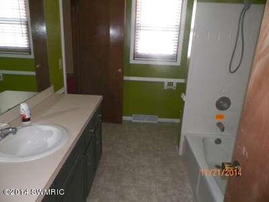 maple- full bath-400