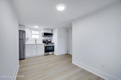 211 N 8th St, Stroudsburg, PA 18360 - photo 7