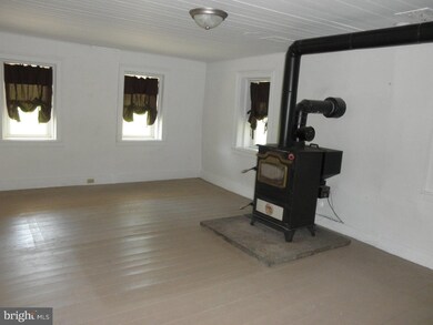 253 Forest Ln, Shoemakersville, PA 19555 - photo 5