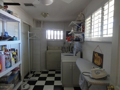 2058 W Cambridge 2119