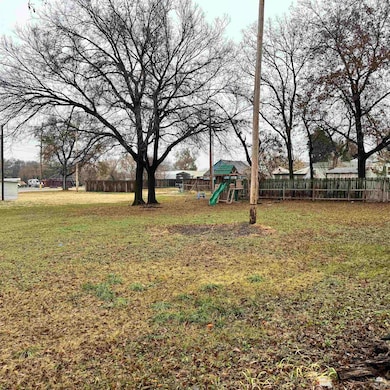 218 W 2nd St, Enterprise, KS 67441 - photo 3
