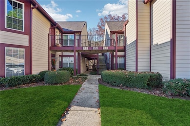 909 Wentworth Ct, Alpharetta, GA 30022 - photo 2