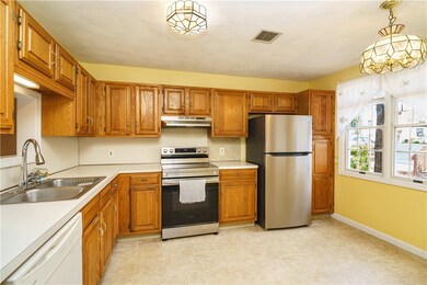 51 Scenic Dr, West Warwick, RI 02893 - photo 2