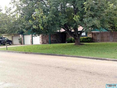 511 E Austin St, Troy, TX 76579 - photo 2