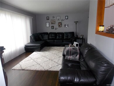 Living room/ dining room