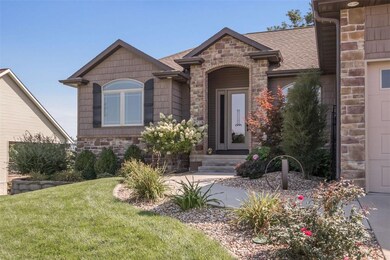 6703 Cottage Ridge Ct NE, Cedar Rapids, IA 52411 - photo 2