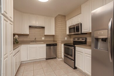 4720 Curtis Blvd-16