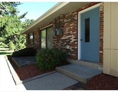 916 Windsor Dr unit 916B, Framingham, MA 01701 - photo 3