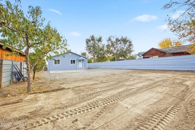 1310 South St, Sunnyside, WA 98944 - photo 6