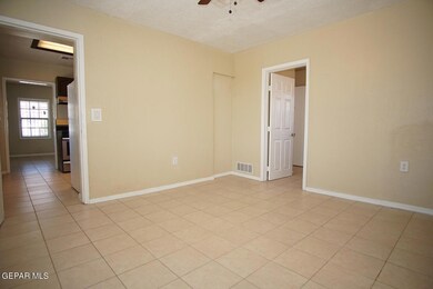 3922 N Piedras St unit Front, El Paso, TX 79930 - photo 6