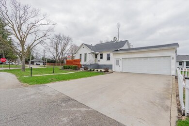 409 E Cemetery Ave, Chenoa, IL 61726 - photo 4