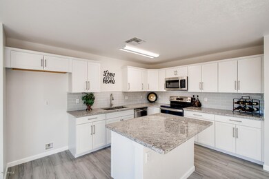 2319 E 35th Ave Apache-large-008-009-Kit
