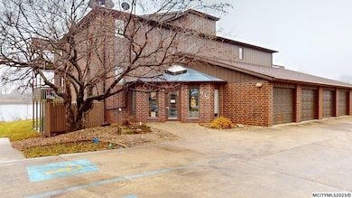 630 Briarstone Dr unit 205, Mason City, IA 50401 - photo 2