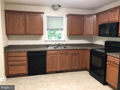 232 Greenbriar Cir, Cross Junction, VA 22625 - photo 6