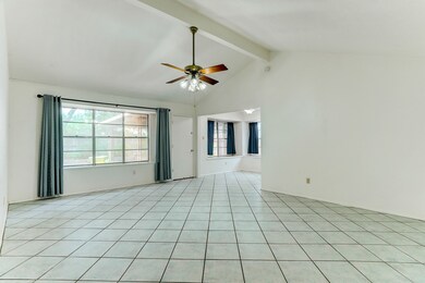 16722 Barcelona Dr, Friendswood, TX 77546 - photo 4