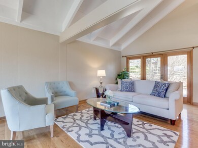 9405 Raintree Rd, Burke, VA 22015 - photo 4