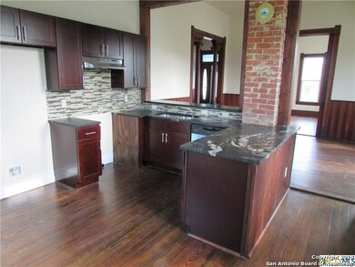 402 E Pine St, Seguin, TX 78155 - photo 4