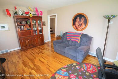 557 S Dexter Dr, Lansing, MI 48910 - photo 4