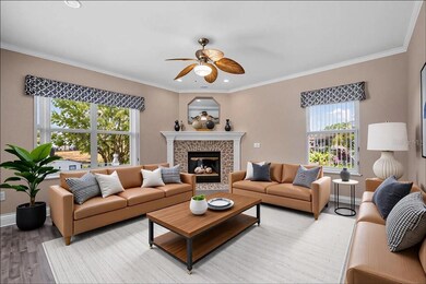 famiy room w/fireplace