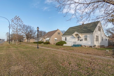 1526 Logan Ave, Waterloo, IA 50703 - photo 4