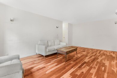 Lincoln Guild Apartments unit 7AW, New York, NY 10023 - photo 4